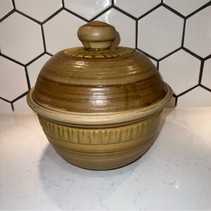 Vintage Handmade‎ Pottery Casserole Crock w/ Lid Bean Pot Soup Crock Made In USA